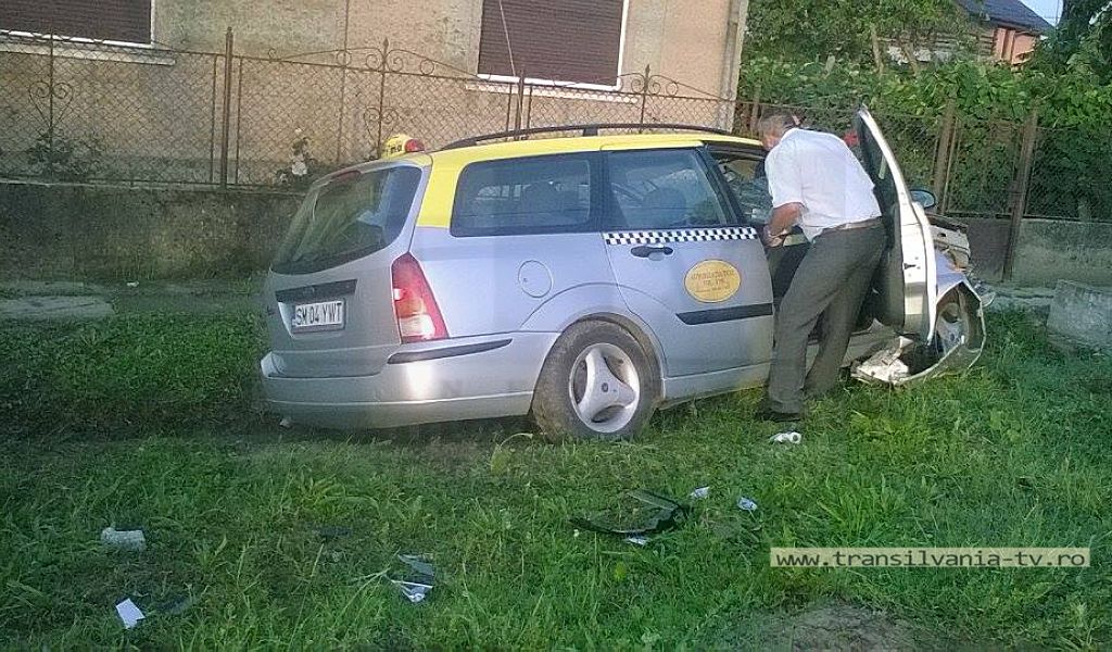 Accident de circulație în Păulești. O femeie a fost transporată la spital (Galerie Foto)