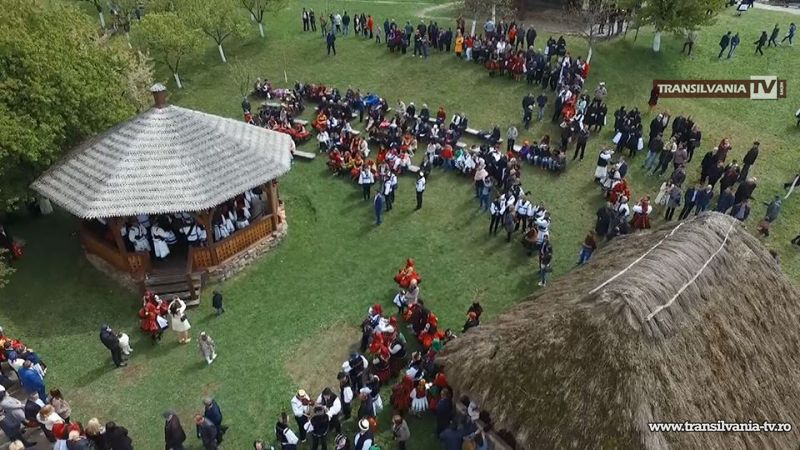 Asociația „Țara Oașului” a pregătit o nuntă tradițională pentru 800 de persoane.