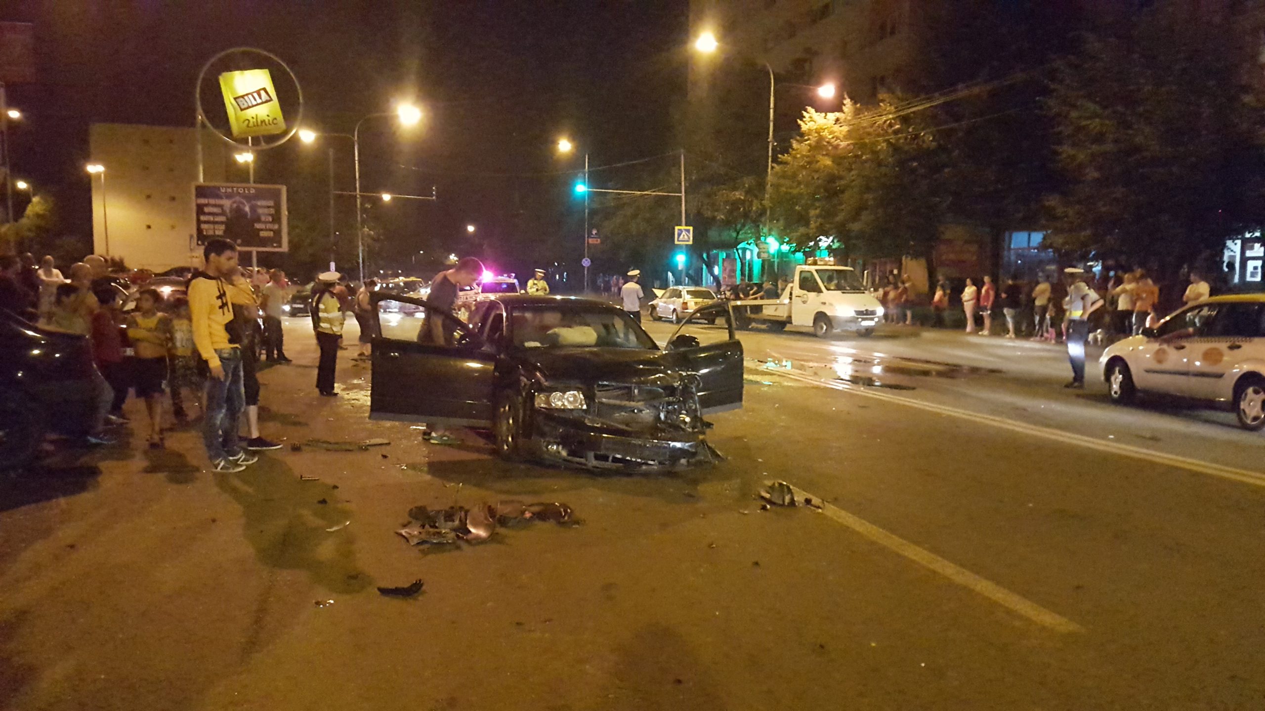 Accident de circulație pe Bulevardul Octavian Goga. Una dintre maşini a luat foc
