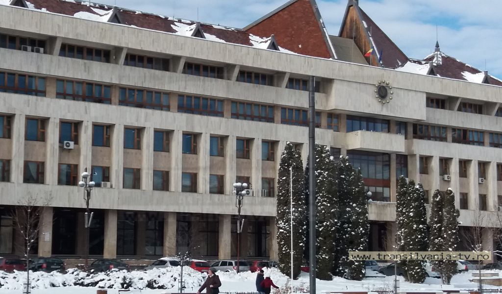 Nerespectarea folosirii simbolurilor naţionale semnalată de Prefect