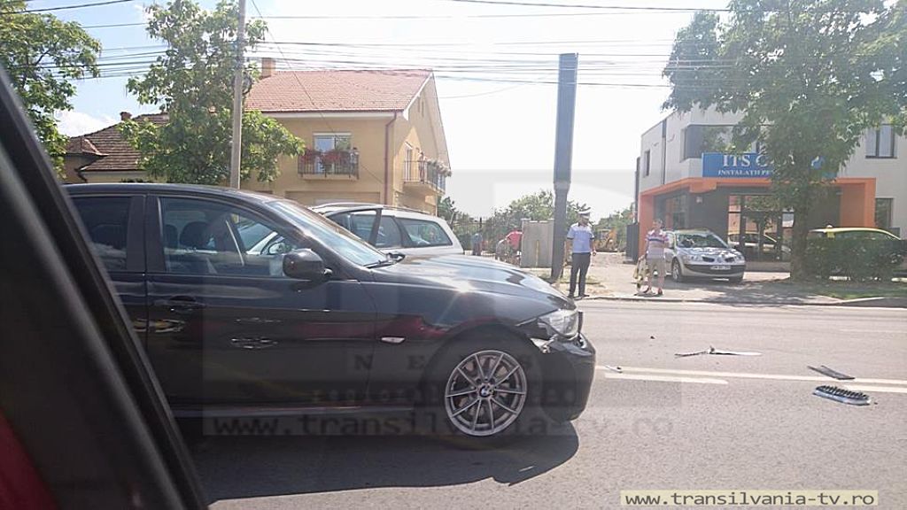 Accident cu pagube materiale, pe Drumului Careiului