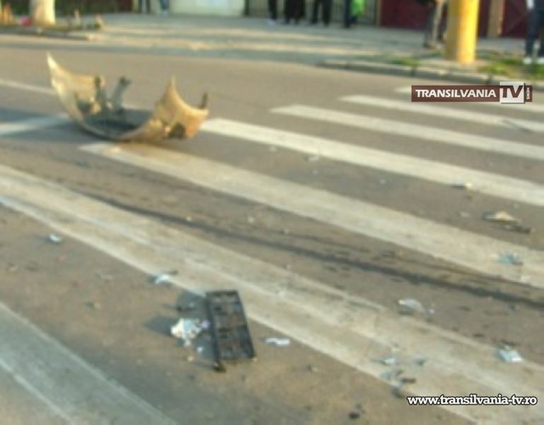 O polițistă a accidentat două femei pe trecerea de pietoni