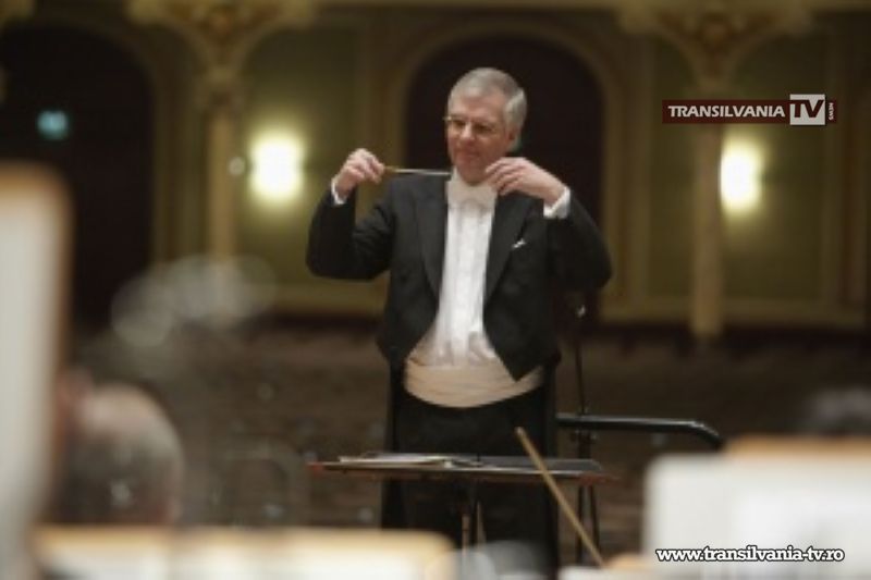 Franz Lamprecht și solista Sylvia Wieland pe scena filarmonicii