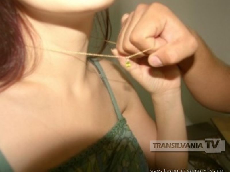 O femeie a fost tâlhărită în plină stradă