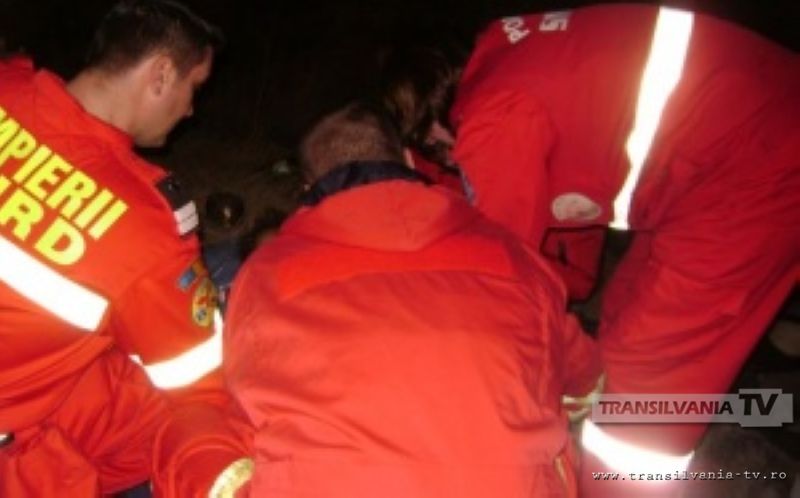 Un bărbat a căzut de la 2 metri în timp ce tencuia