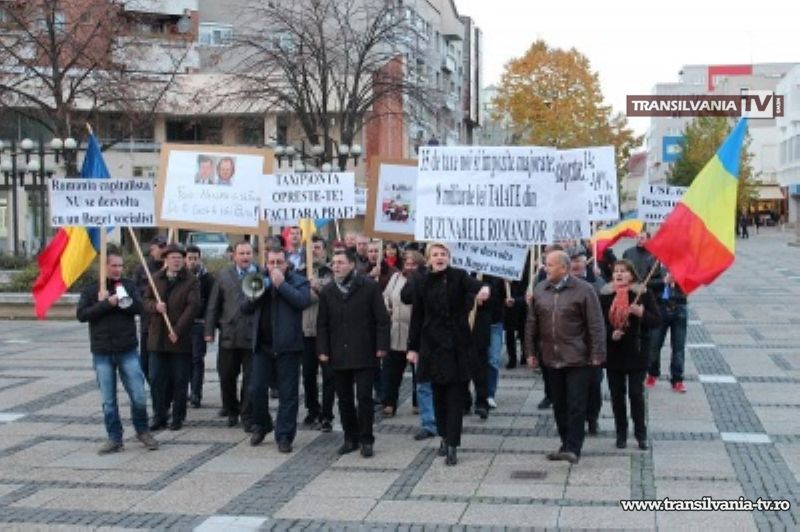 Protest anemic şi ilegal al PD-L împotriva Guvernului USL