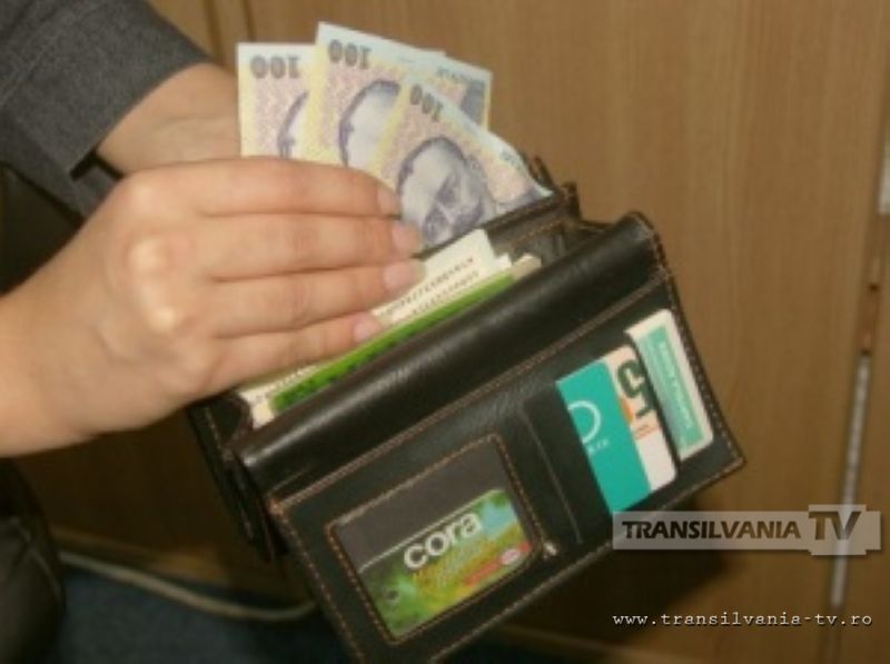 I-au furat banii din portofel după ce au băut împreună