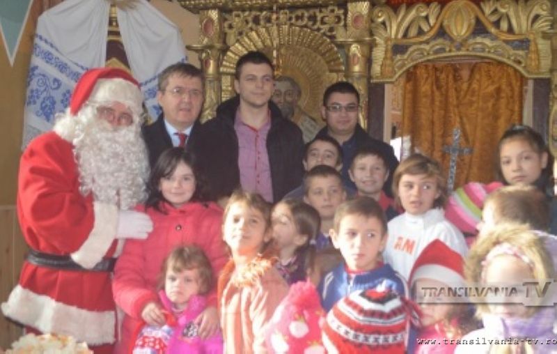 Moșul PSD a ajuns la copiii din Supur și Hurezu Mare