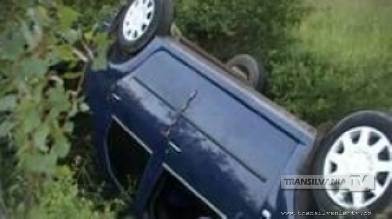 Un şofer băut a ajuns cu maşina în şanţ