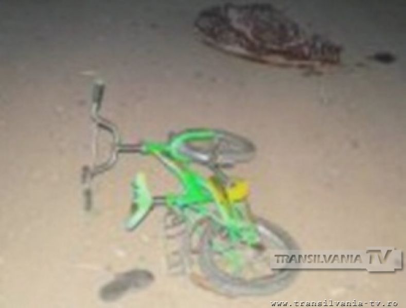 Copil de 10 ani accidentat în timp ce se plimba cu bicicleta
