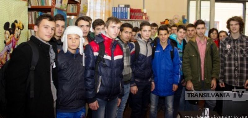 Elevii Liceului cu Program Sportiv (re)descoperă biblioteca