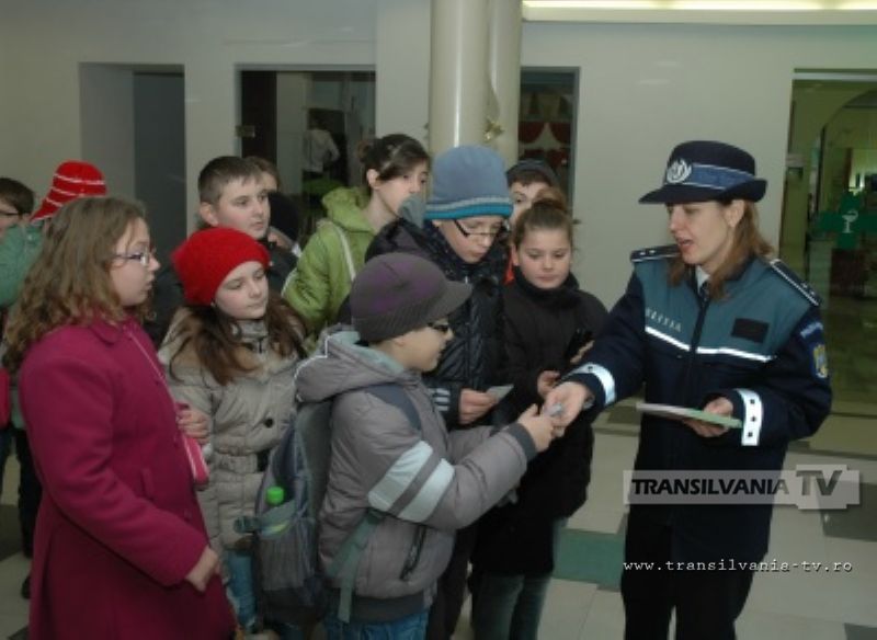 Acțiuni de prevenire a furturilor din locuințe la Grand Mall (Galerie FOTO)