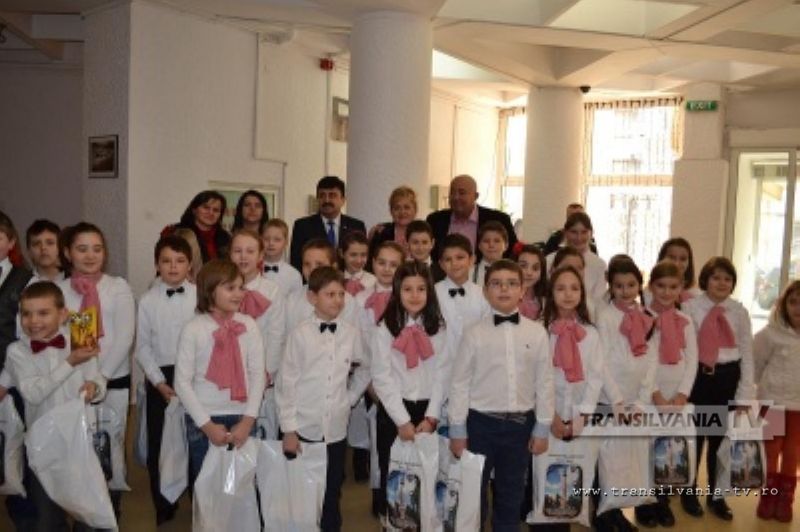 Peste 1.000 de colindători la Primăria Satu Mare (Galerie FOTO)