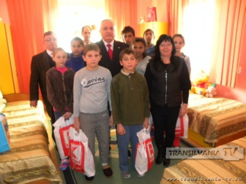 Daruri pentru copiii de la Casa de tip familial Orhideea