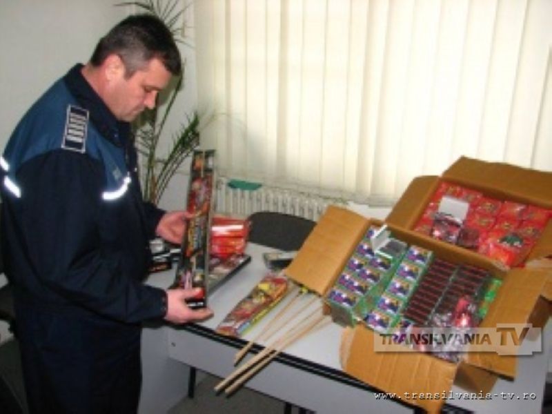 7.000 petarde confiscate de poliţişti