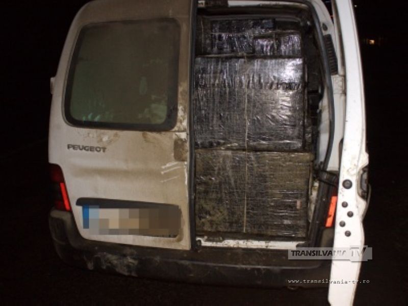 Țigări în valoare de 220.000 lei confiscate de către polițiștii de frontieră după o urmărire ca în filme (Galerie FOTO)