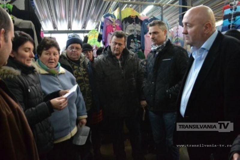 Comercianţii din pieţe au făcut pace cu primarul Dorel Coica