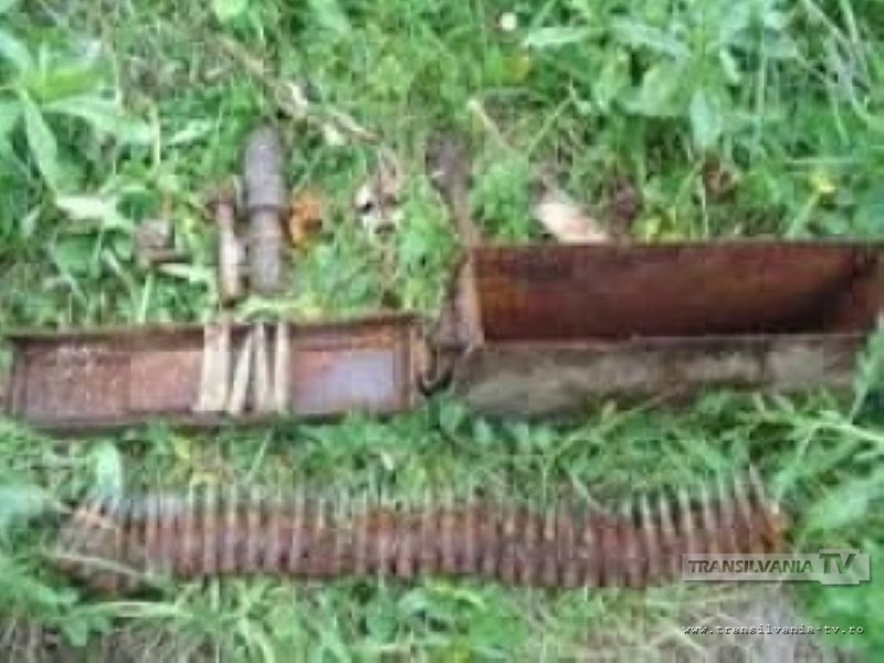 Lăzi metalice pline cu muniție găsite la podul de peste Crasna
