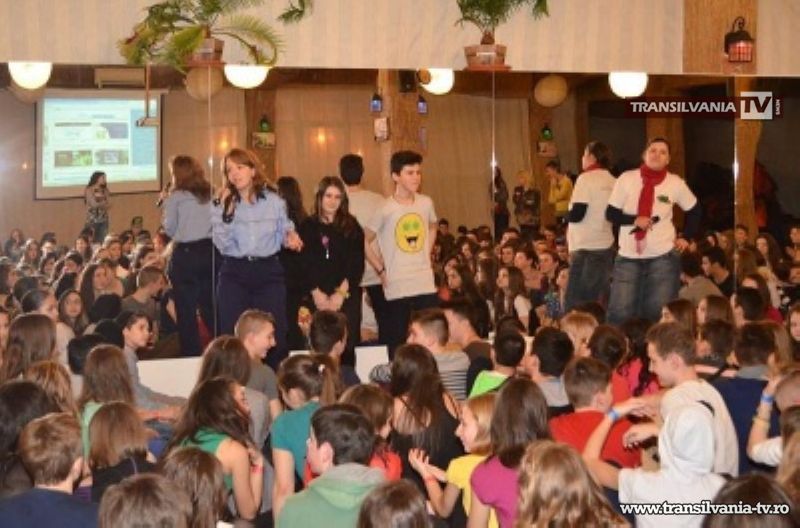 Siguranţa copiilor pe internet, prezentată de poliţişti elevilor