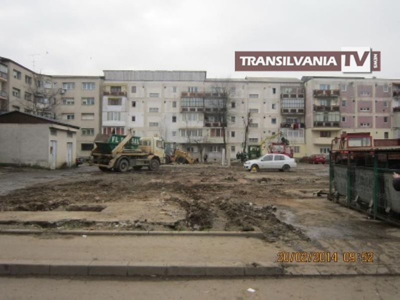 Se amenajează parcările în locul garajelor demolate din Micro 16
