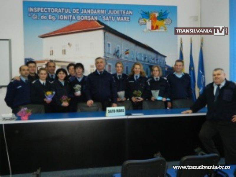 Jandarmerițele au primit flori cu ocazia Zilei de 8 Martie