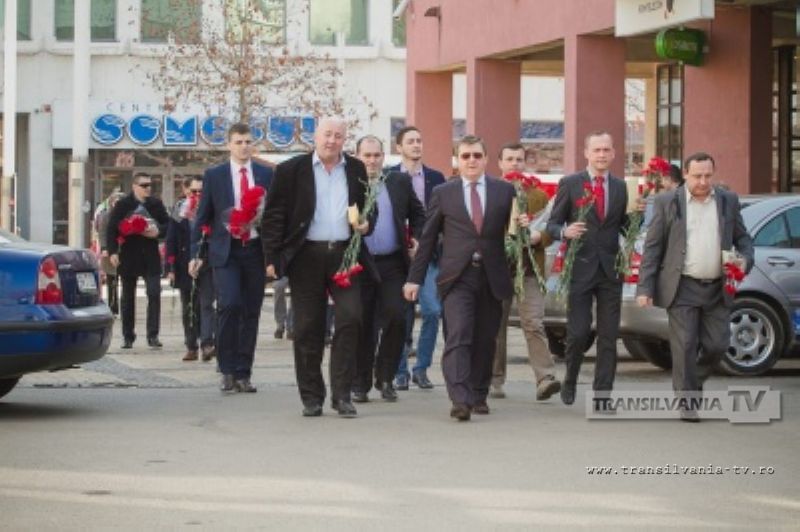 Flori de la PSD-iști pentru doamne și domnișoare