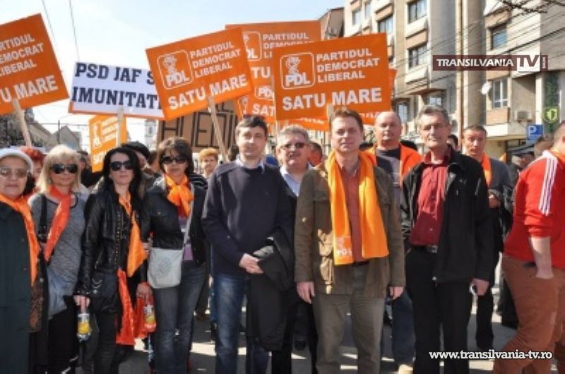 Sute de sătmăreni au participat la mitingul PD-L la Cluj