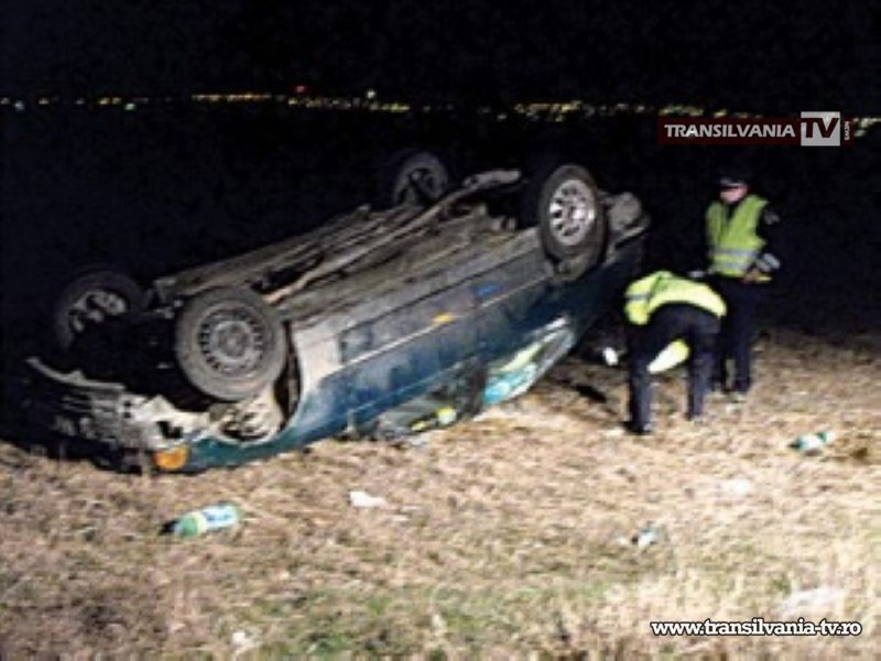 S-a răsturnat cu mașina în timp ce era urmărit de polițiști