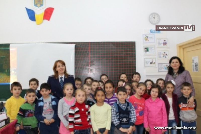 Educaţia rutieră – o temă preferată de elevi la Şcoala Altfel