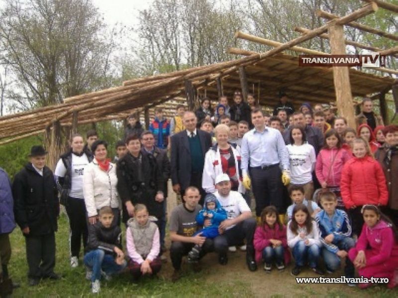 Pe perimetrul „Satului de lut” din Pomi s-au plantat 50 de puieți