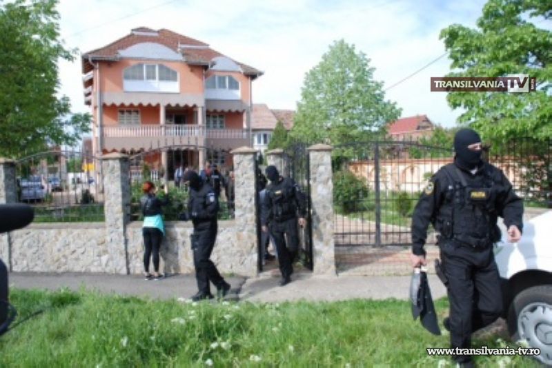 Percheziţii la clanul ţigănesc Rostaş, Bia şi Biuţa reţinuţi de poliţişti