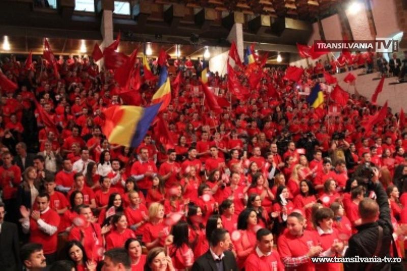 O mie de tineri PSD-işti şi-au primit carnetele de la Victor Ponta