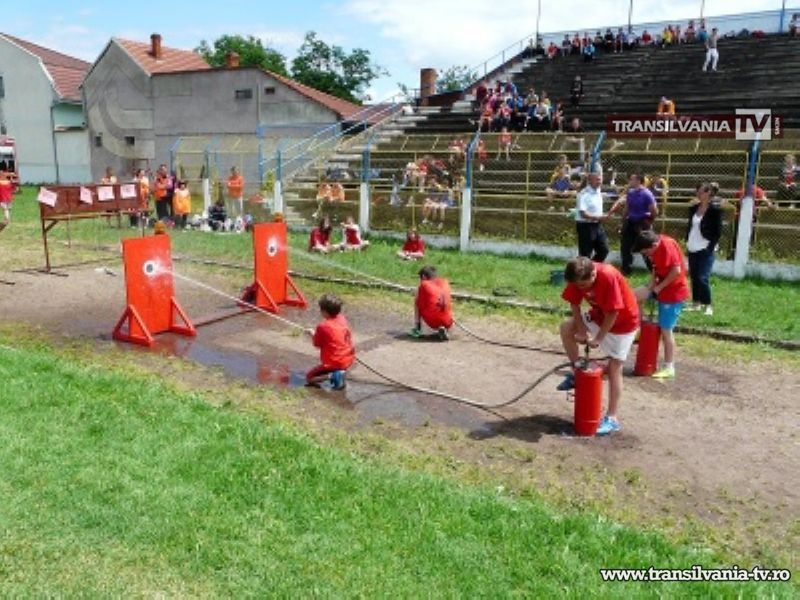 Pe Stadionul Olimpia s-a desfășurat concursul „Prietenii Pompierilor”