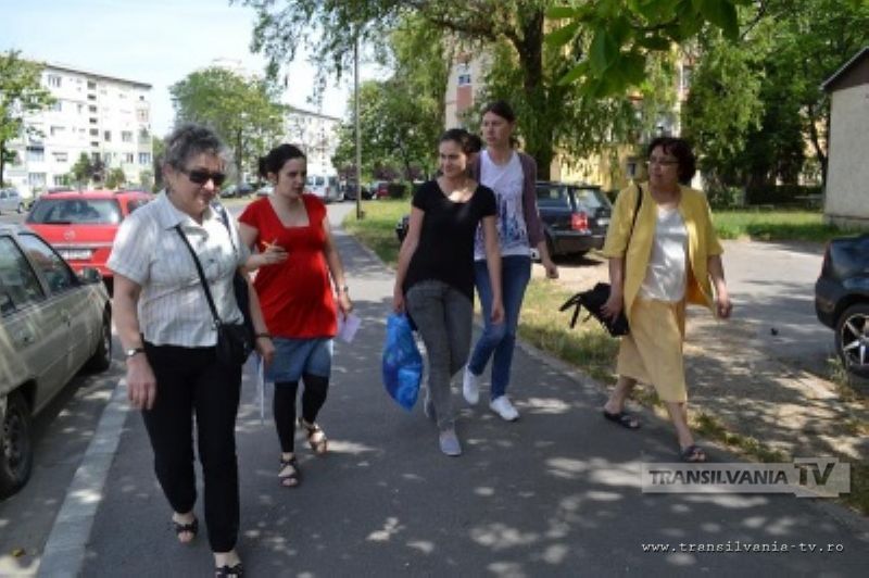 Pachete pentru familii nevoiaşe de la Kölcsey şi Caritas