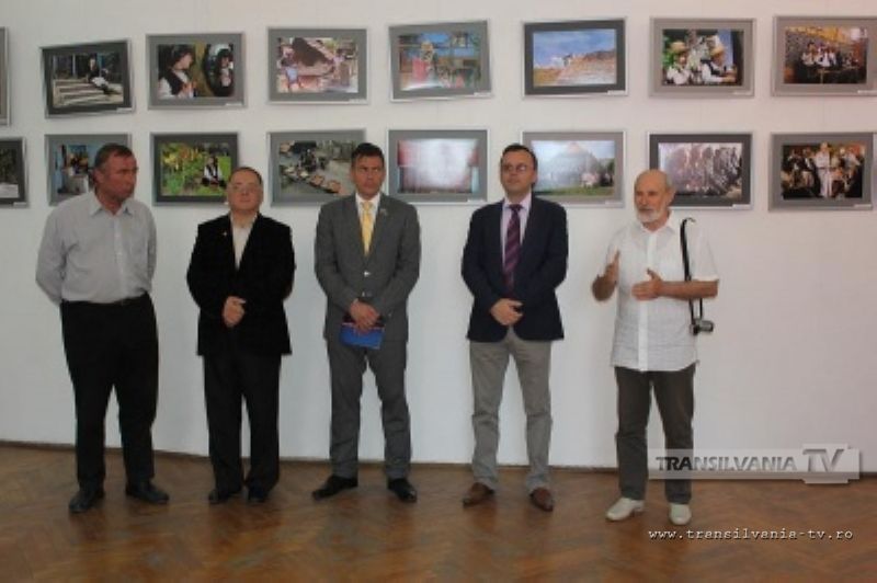 Fotografii din Țara Codrului sunt expuse la Muzeul de Artă Satu Mare