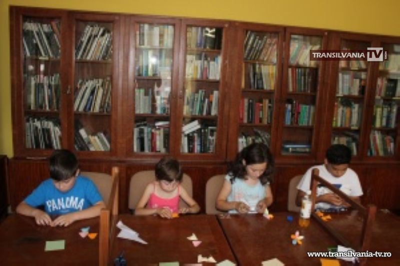 Atelier de origami în vacanța de vară la Biblioteca Județeană