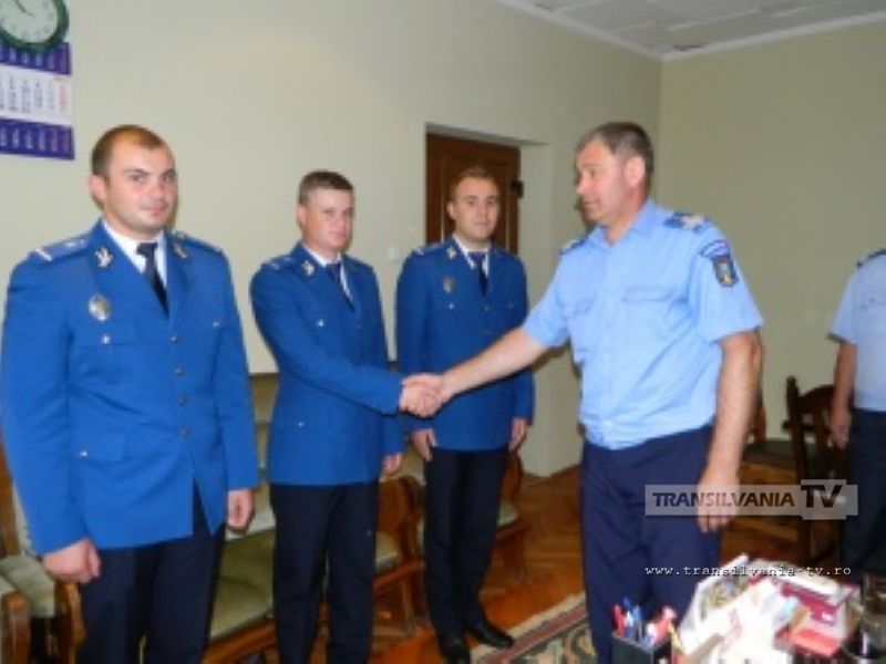 Trei tineri ofiţeri, noii colegi ai jandarmilor sătmăreni