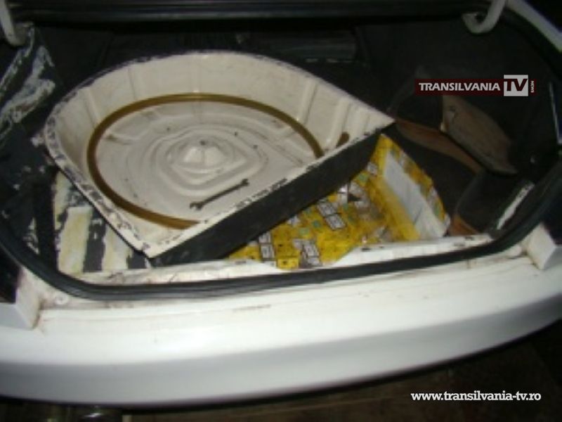 Portbagaj modificat special pentru transportul ţigărilor de contrabandă