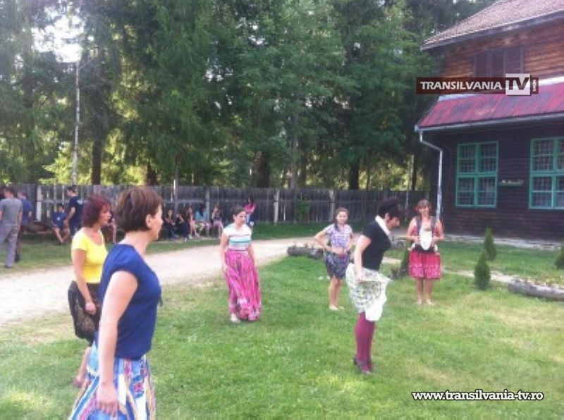 Voluntarii Caritas în tăbără de folclor