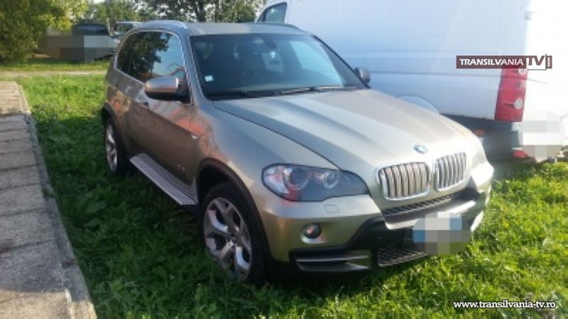BMW X5 furat din Italia, descoperit la PTF Petea