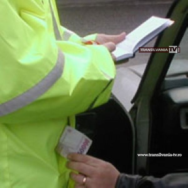 Un polițist rutier a refuzat mita