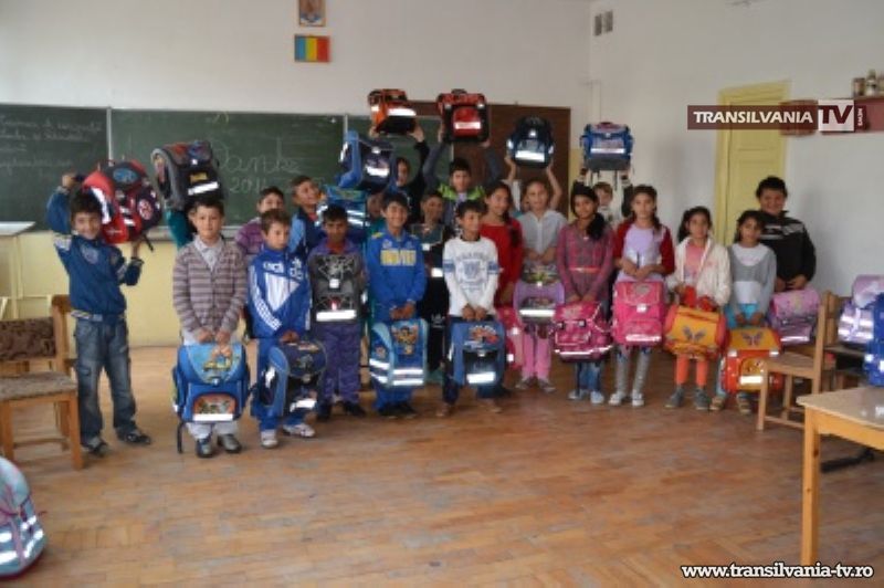 Organizația Caritas a demarat acțiunea „Ghiozdan plin cu zâmbete”