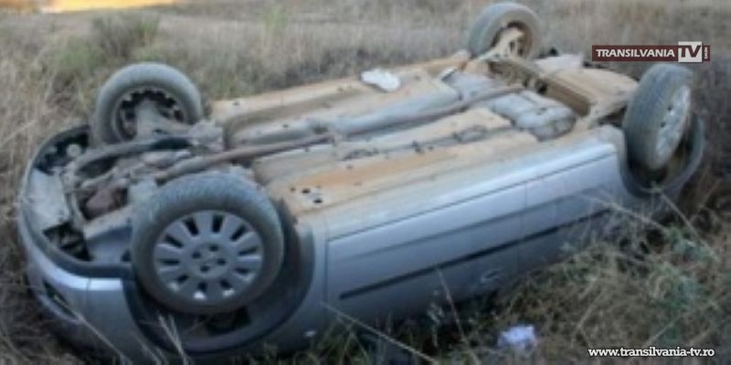 Șofer în stare de ebrietate s-a răsturnat cu mașina în șanț