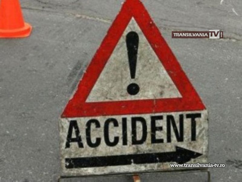 Pieton luat pe capota mașinii. Șoferul a părăsit locul accidentului