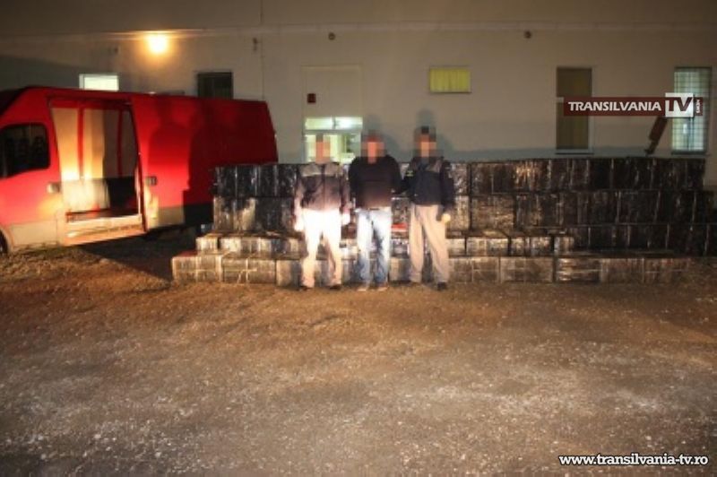 Grup de traficanţi prinşi. Au adus ţigări de 30 miliarde lei vechi.