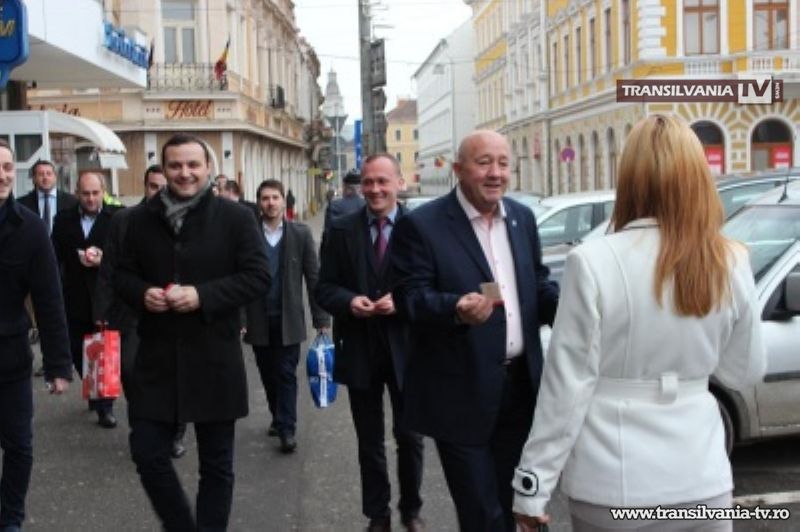 PSD-iştii au împărţit mărţişoare şi urări de primăvară frumoasă