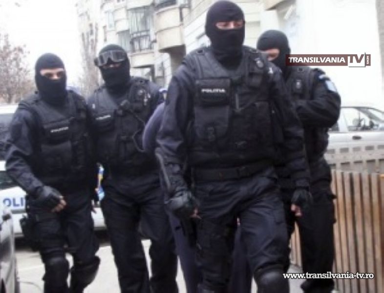 Descinderi ale mascaţilor la falsificatori de paşapoarte