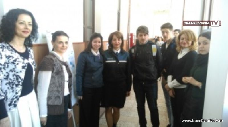 Campania antidrog „O zi în școala ta” continuă în liceele sătmărene
