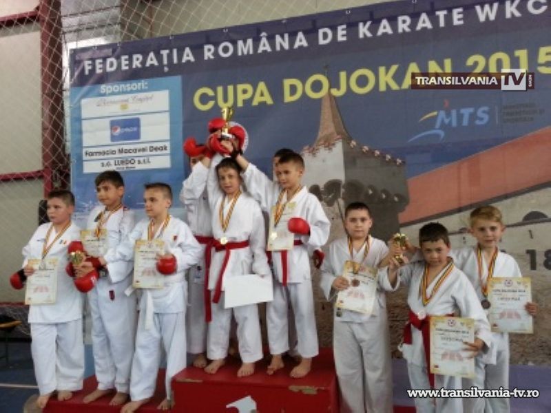 Karateka de la CSM Satu Mare au cucerit 16 medalii la Cupa „Dojokan”
