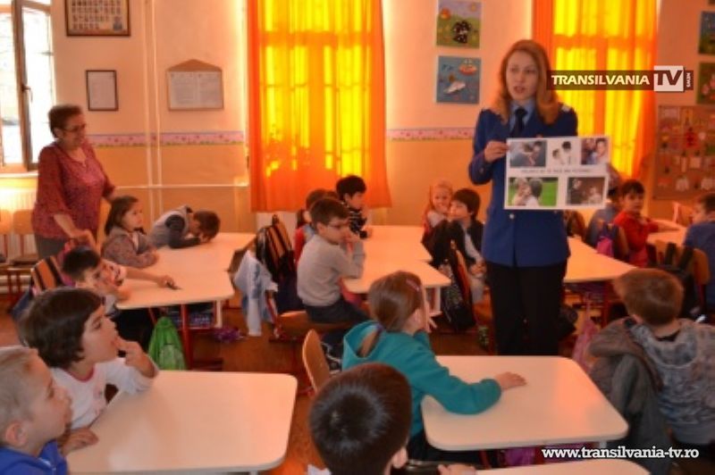 Jandarmii continuă acţiunile menite să prevină violența în şcoli